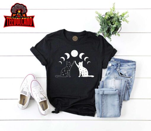 Cat Moon Vintage Witchy Cat Lovers And Celestial Enthusiasts T-Shirt