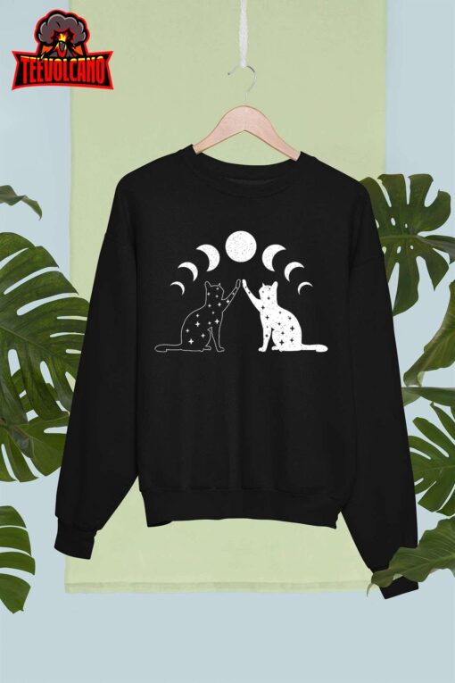 Cat Moon Vintage Witchy Cat Lovers And Celestial Enthusiasts T-Shirt