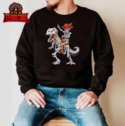 Skeleton Pirate Riding Skeleton Dinosaur Halloween Spooky T-Shirt