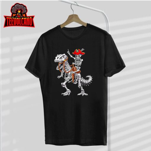 Skeleton Pirate Riding Skeleton Dinosaur Halloween Spooky T-Shirt