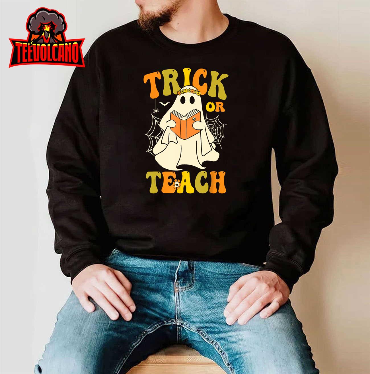 Trick or Teach Groovy Halloween Retro Floral Ghost Teacher T-Shirt