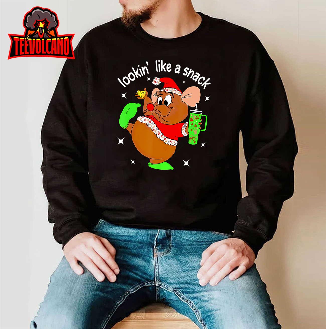 Cute Gus Looking Like A Snack Funny Mouse Vintage Christmas T-Shirt