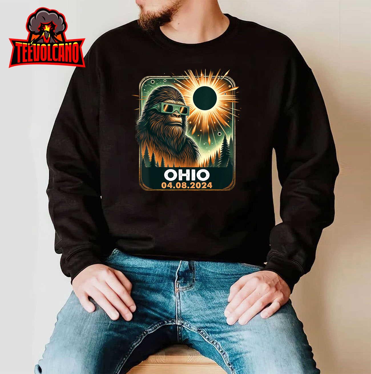 Bigfoot Ohio Total Solar Eclipse 2024 With Eclipse Glasses T-Shirt